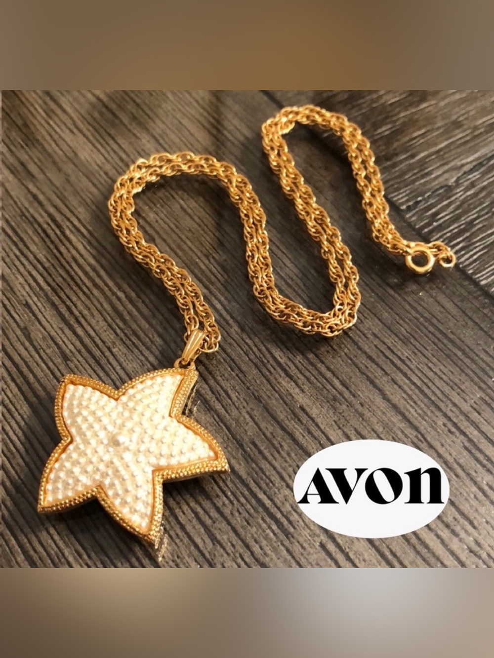 Vintage 1991 Avon Sea Treasures
Pearlized Starfish Mermaid Pinup Necklace